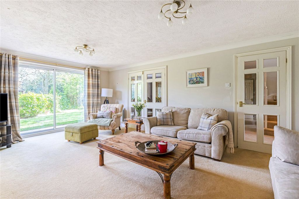 Property photo 3 of 19 Sitting Room