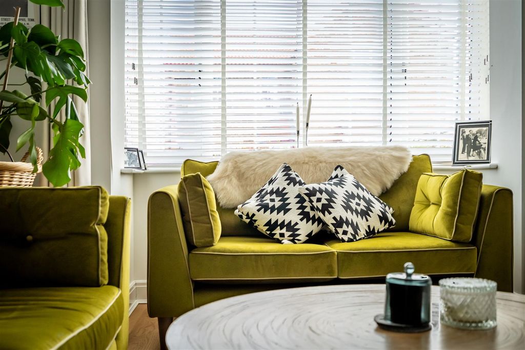 Property photo 1 of 27 Lounge i.Jpg