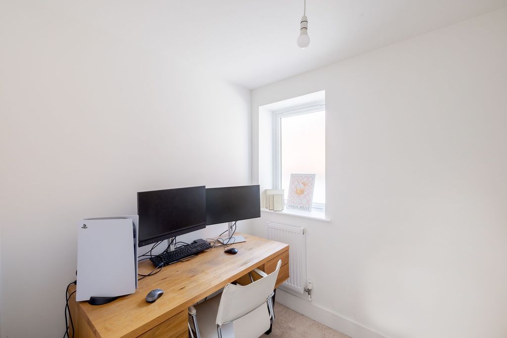Additional image 9 of 3 bed flat for saleFairdene Road, Coulsdon CR5