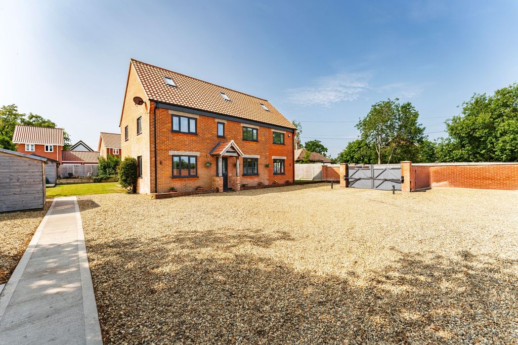 Property photo 1 of 36