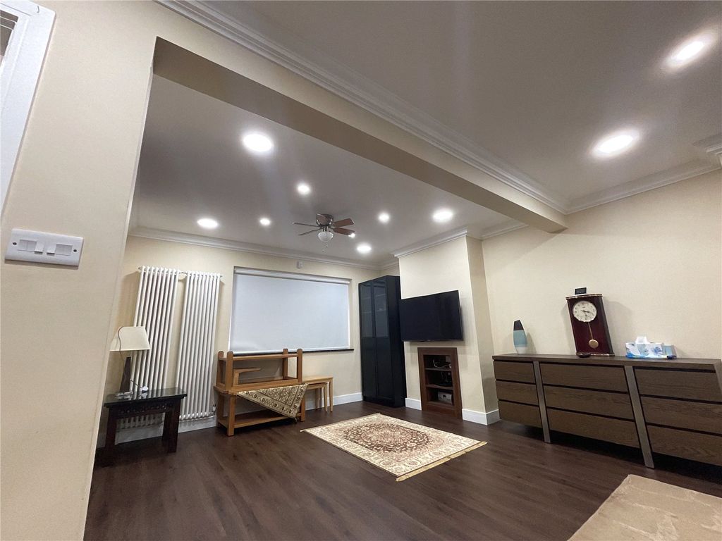 Property photo 3 of 23 Picture No. 14