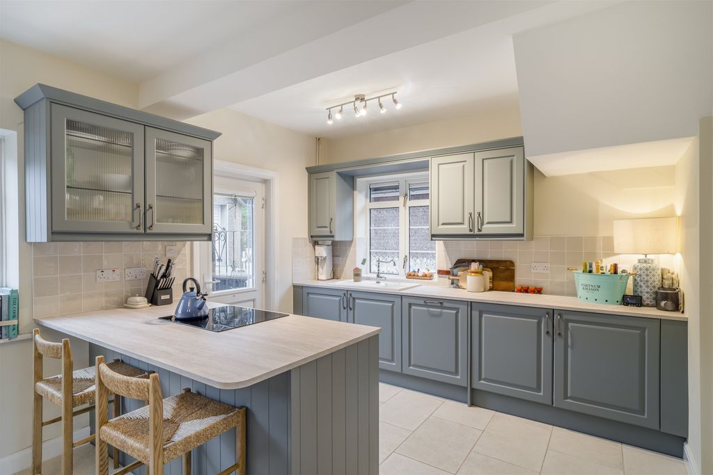 Property photo 2 of 21