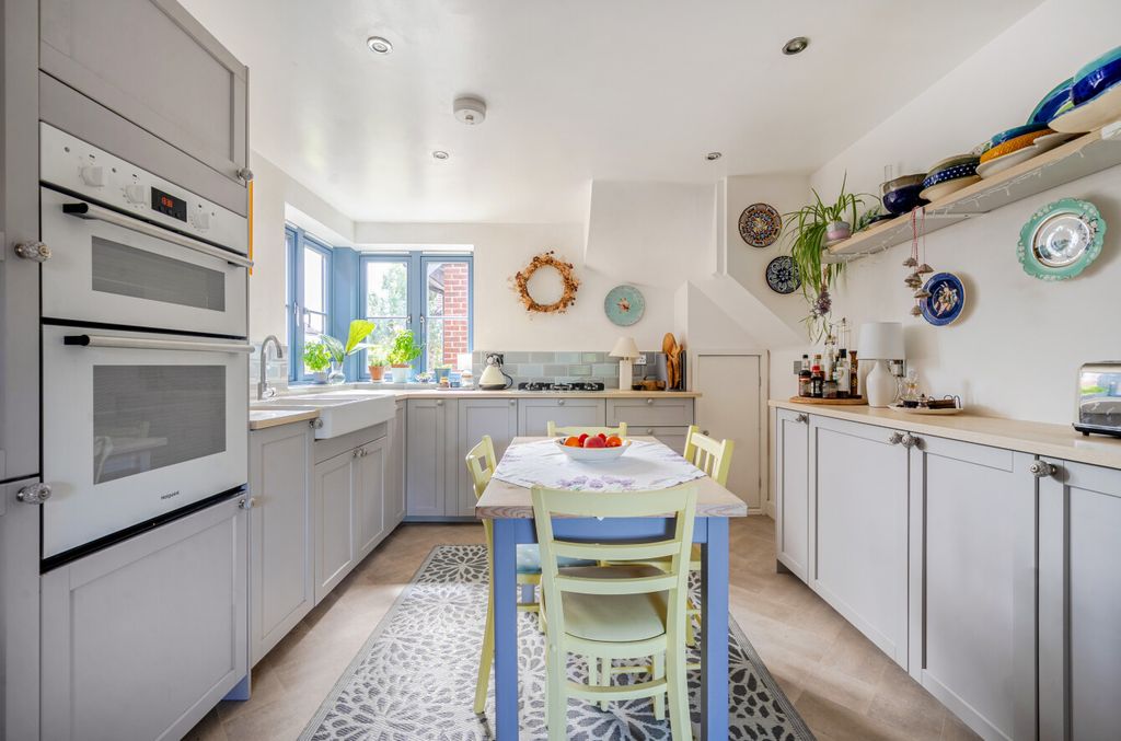 Property photo 3 of 11