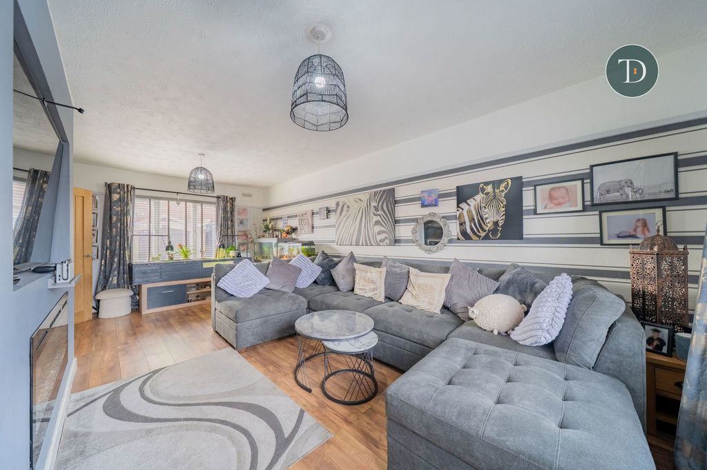 Property photo 3 of 18