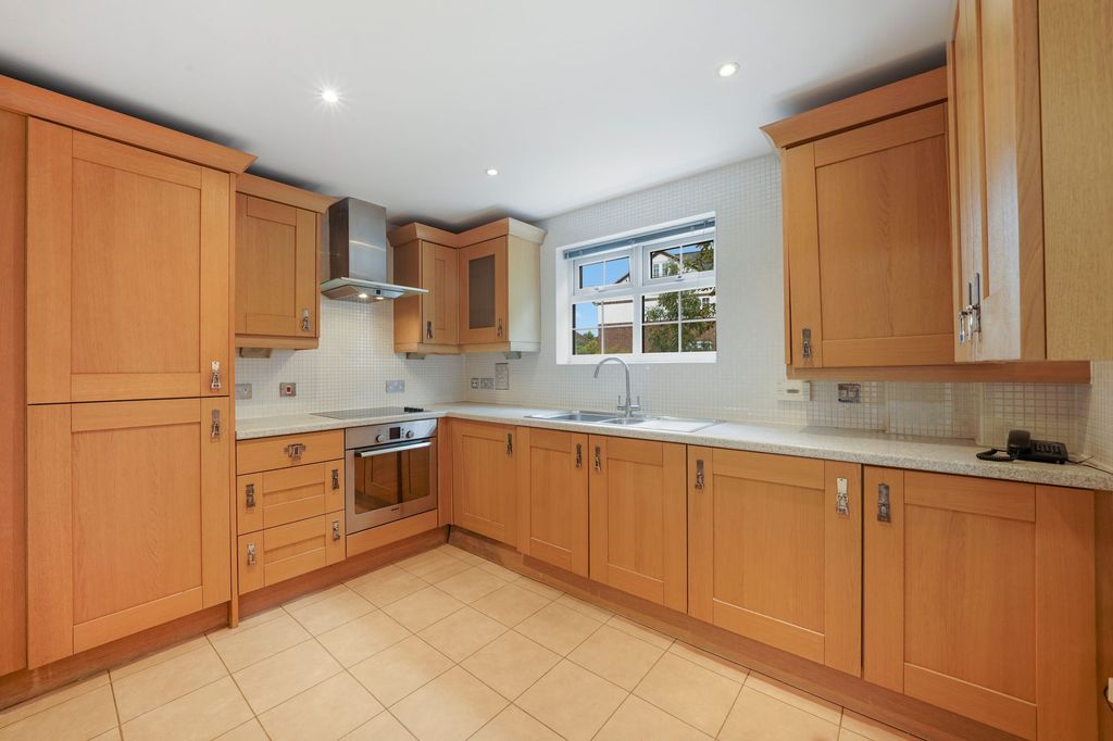 Property photo 2 of 12 Kitchen