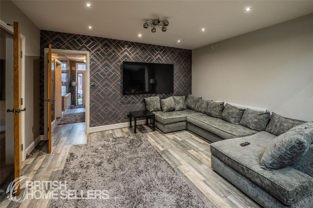 Property photo 2 of 27 Picture No. 11