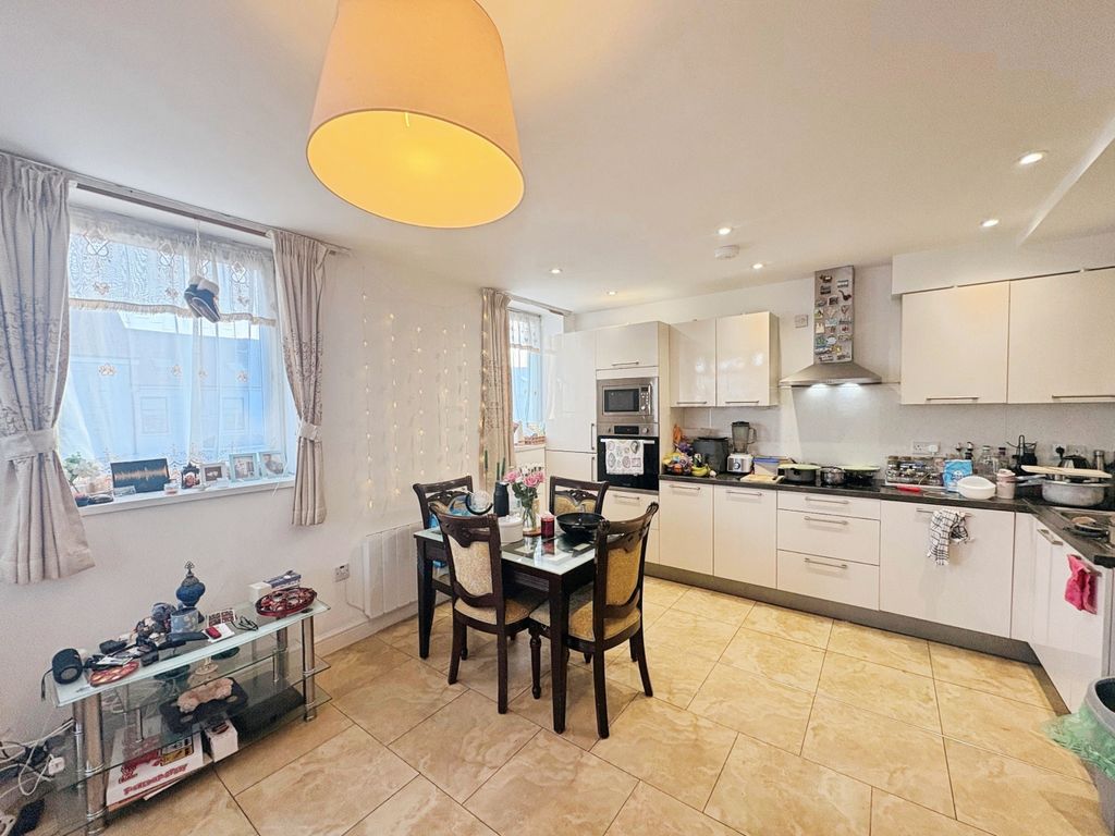 Property photo 2 of 10 Bedroom