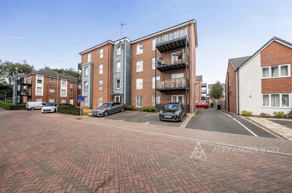 Property photo 1 of 16 48135Dbc-62cc-44d...