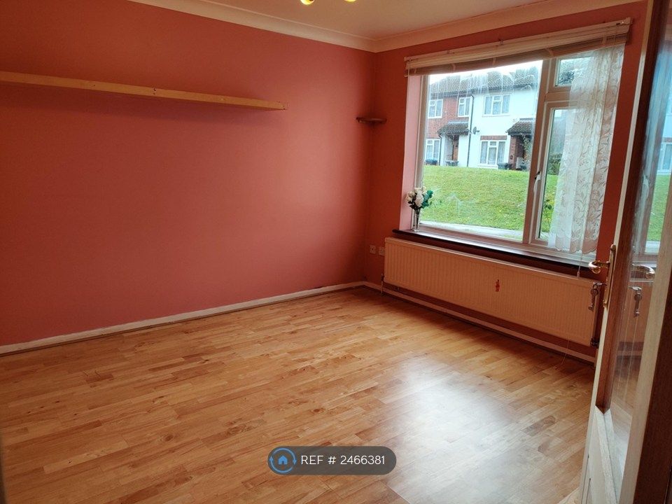 Property photo 3 of 12