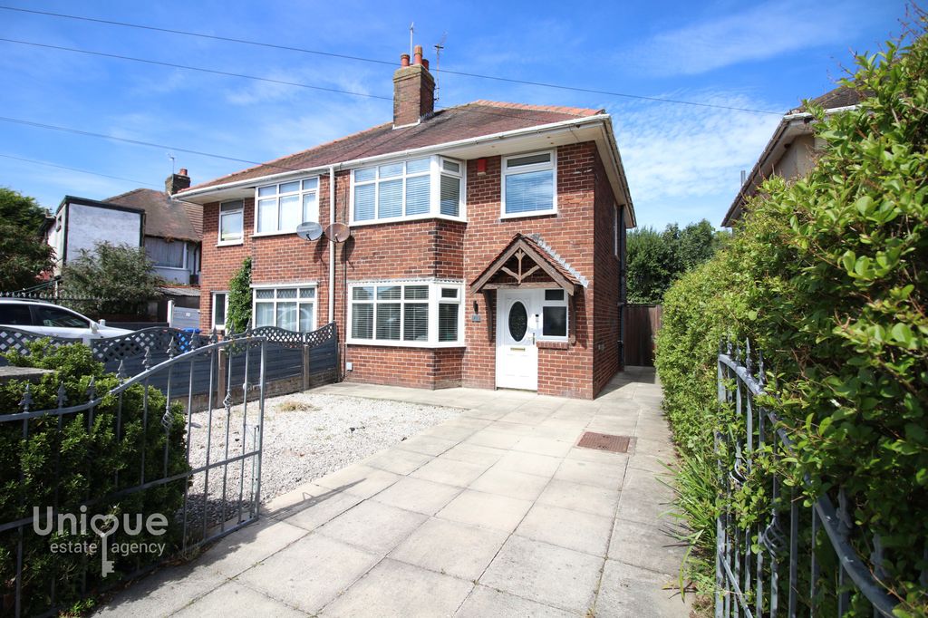 Property photo 1 of 28