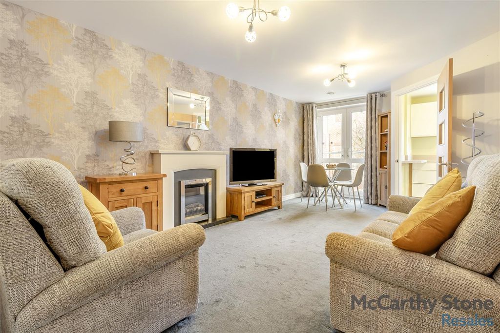 Property photo 2 of 18 8680883-Interior07.Jpg