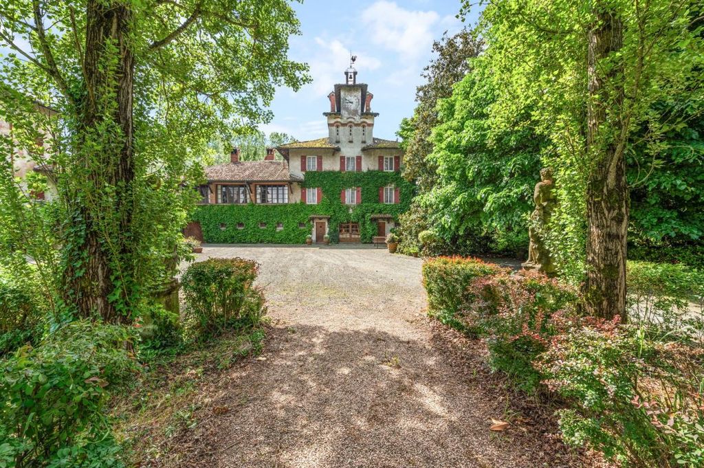 Property photo 1 of 40