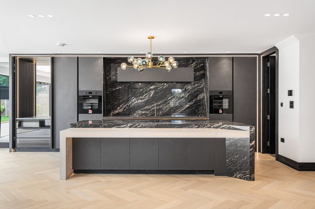 Additional image 8 of 5 bed detached house for salePipers Green Lane, Edgware HA8