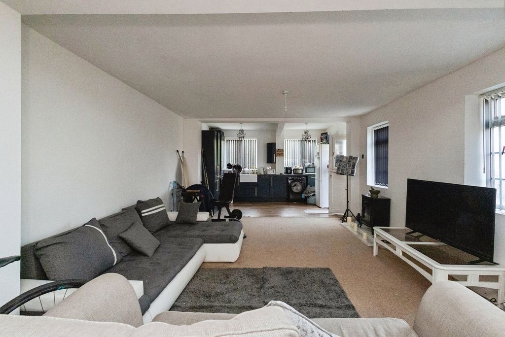 Property photo 2 of 27 Pbox-Img.Jpg