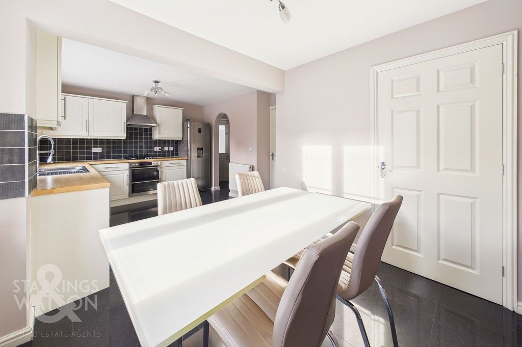 Property photo 2 of 25