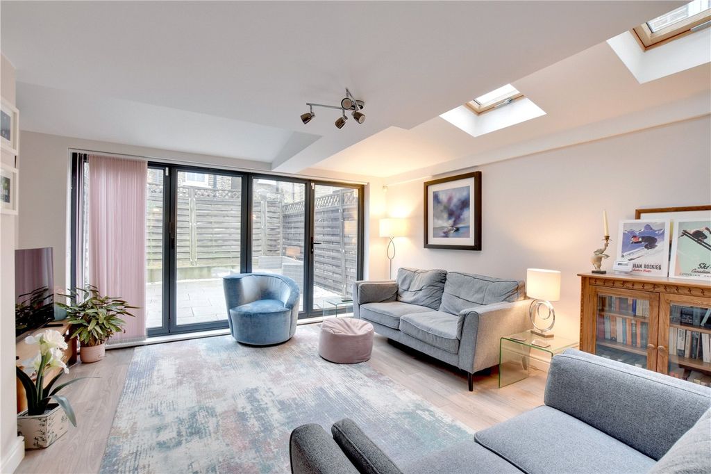 Property photo 2 of 23 Picture No. 17