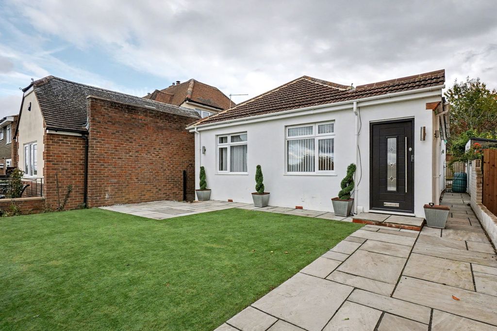 Property photo 2 of 11