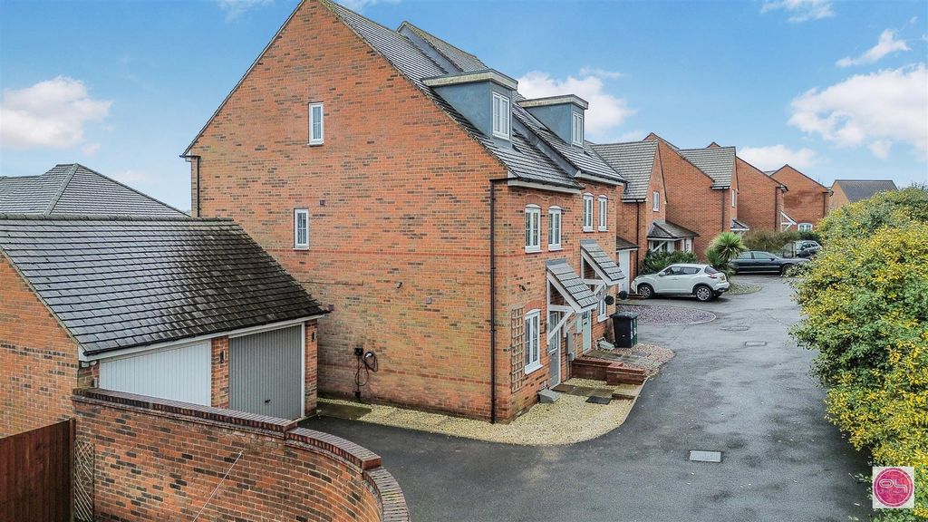 Property photo 3 of 39 Hope Way, Church Gresley (6).Jpg