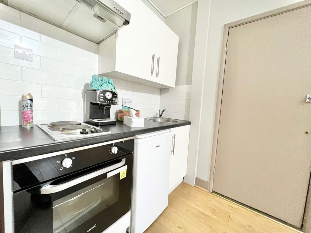 Property photo 2 of 9 Gallery