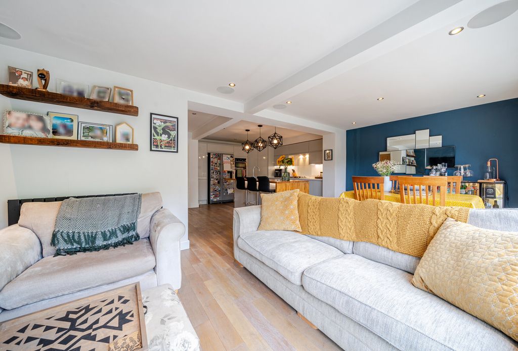 Property photo 3 of 15 1356142-9-68Cbeab...