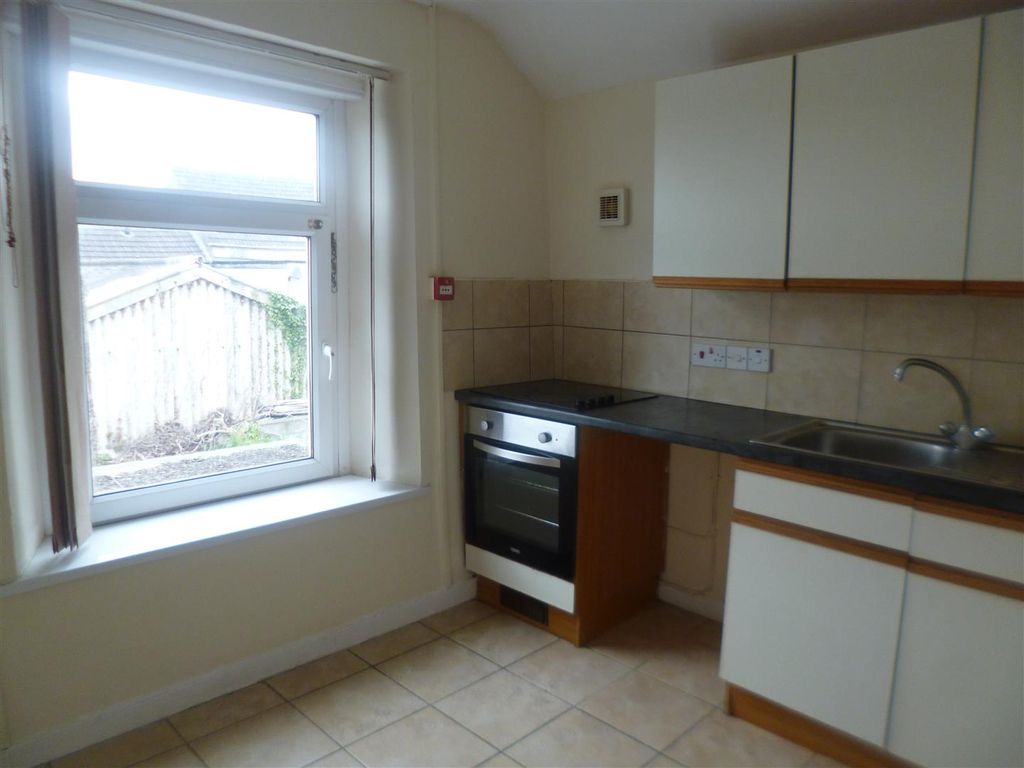 Property photo 3 of 12 15 Page Street Top Flat 2.Jpg