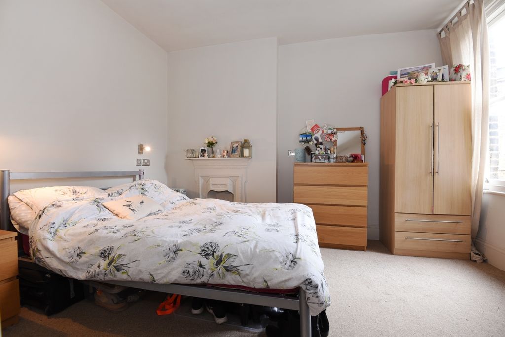 Property photo 3 of 6 Bedroom