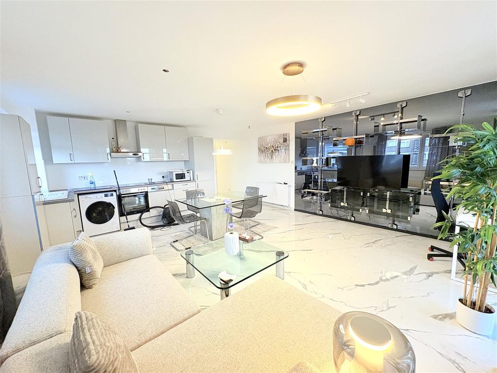Property photo 3 of 13 Img_2026.Jpg