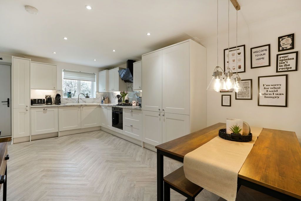 Property photo 2 of 33 Dining Kitchen