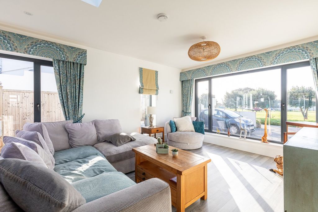 Property photo 3 of 26