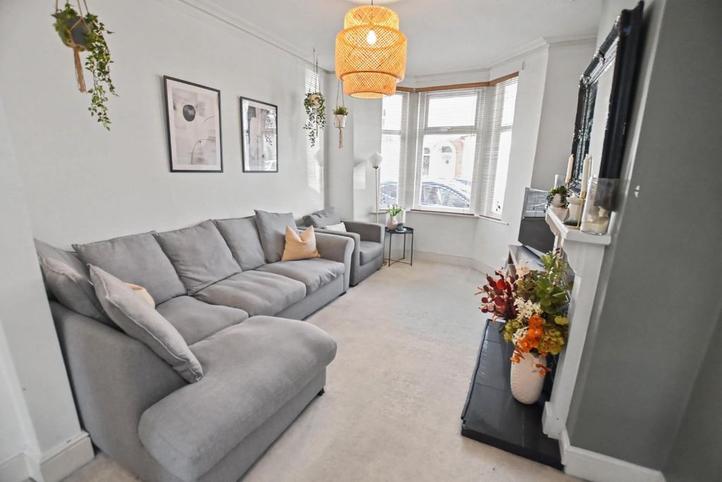 Property photo 2 of 19