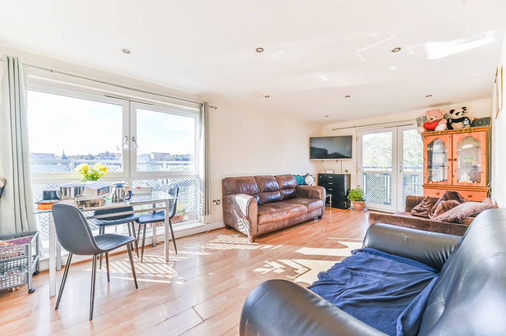 Property photo 2 of 8