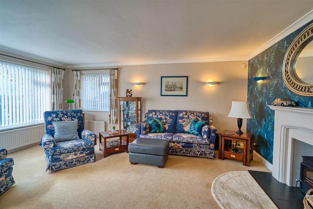 Property photo 3 of 10 Living Room