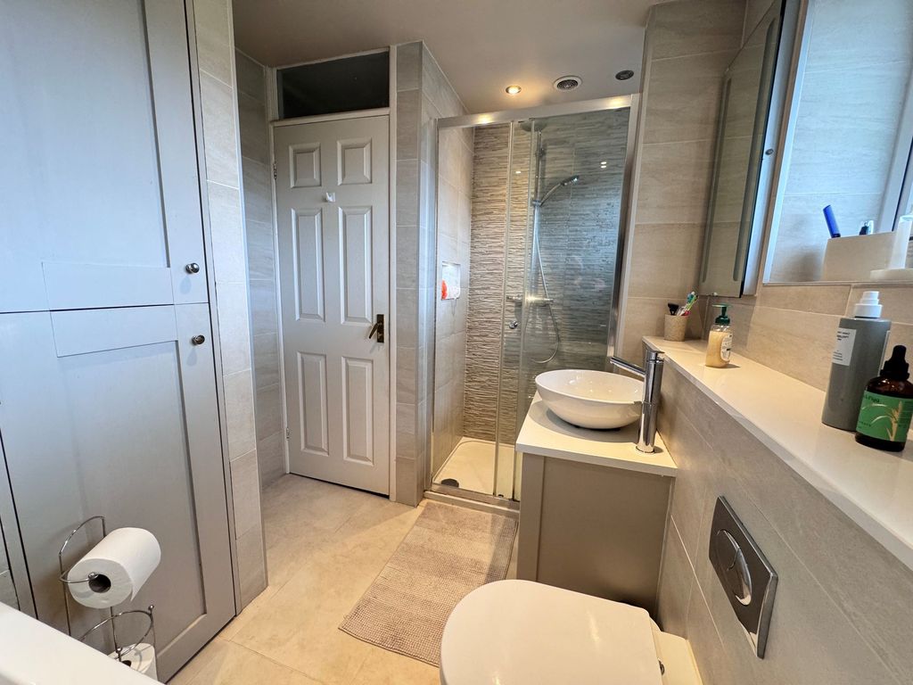 Property photo 2 of 27