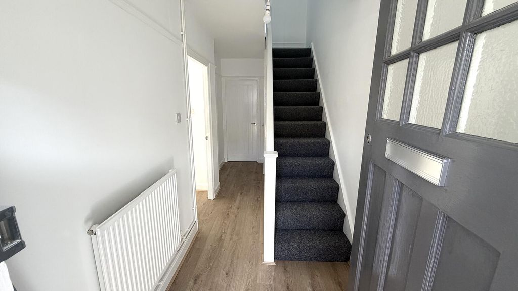Property photo 2 of 16 Hallway