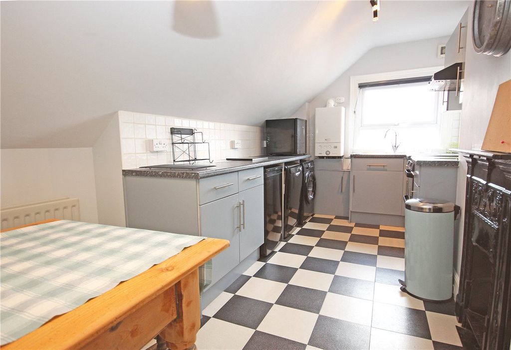 Property photo 3 of 6 Kitchen