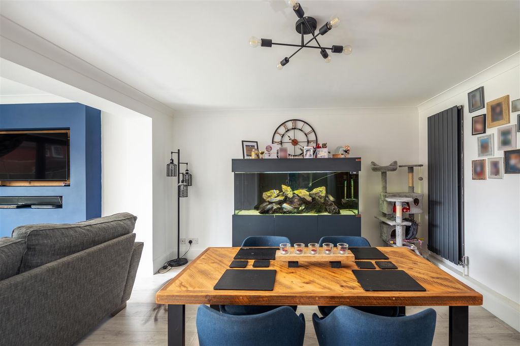 Property photo 3 of 13 6 Marshall Road Internals-16.Jpg