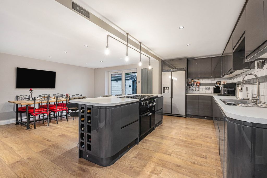 Property photo 2 of 34 Kitchen/Dining