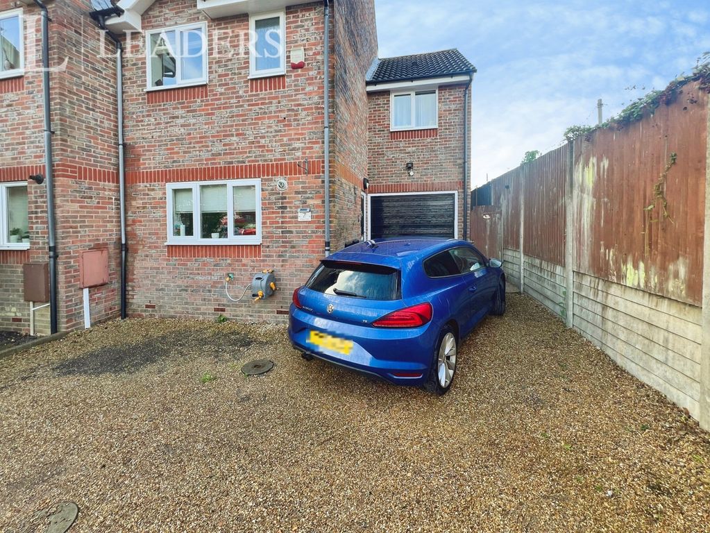 Property photo 3 of 15 Pbox-Img.Jpeg