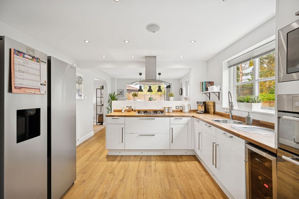 Property photo 3 of 41 Kitchen / Dining Area