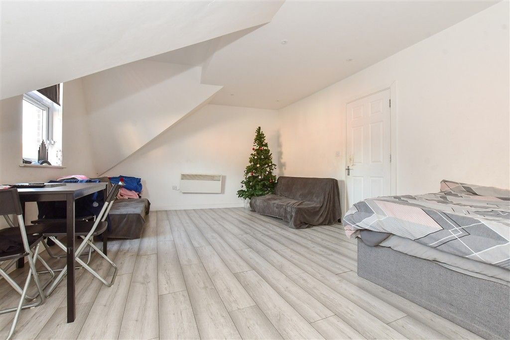 Property photo 3 of 20 Lounge