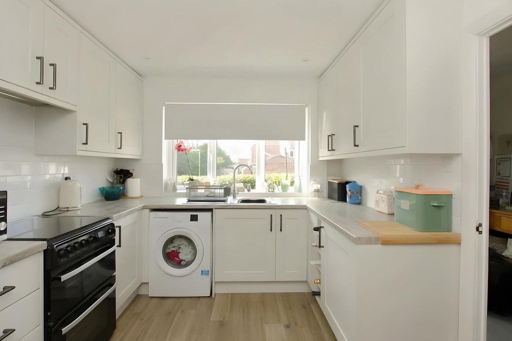 Property photo 3 of 22 Kitchen