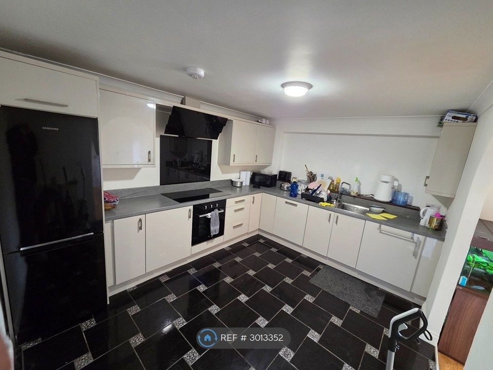 Property photo 2 of 12 Kitchen