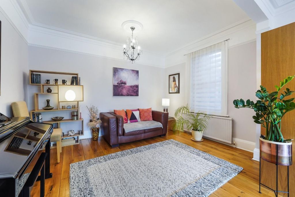 Property photo 3 of 33 Denham Road