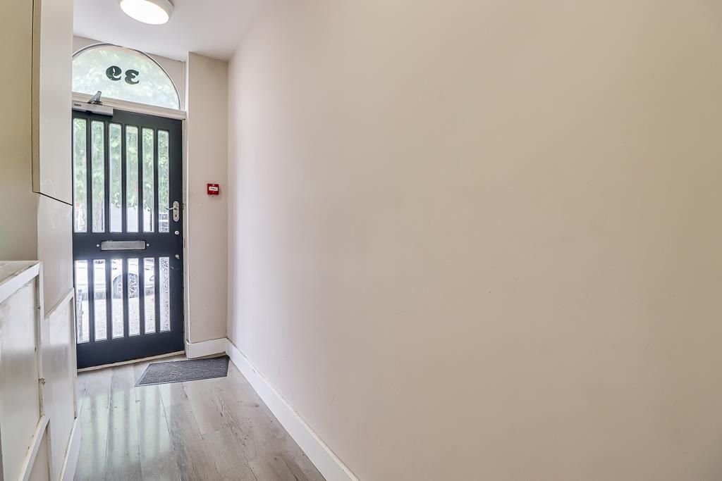 Property photo 3 of 22 Communal Entrance