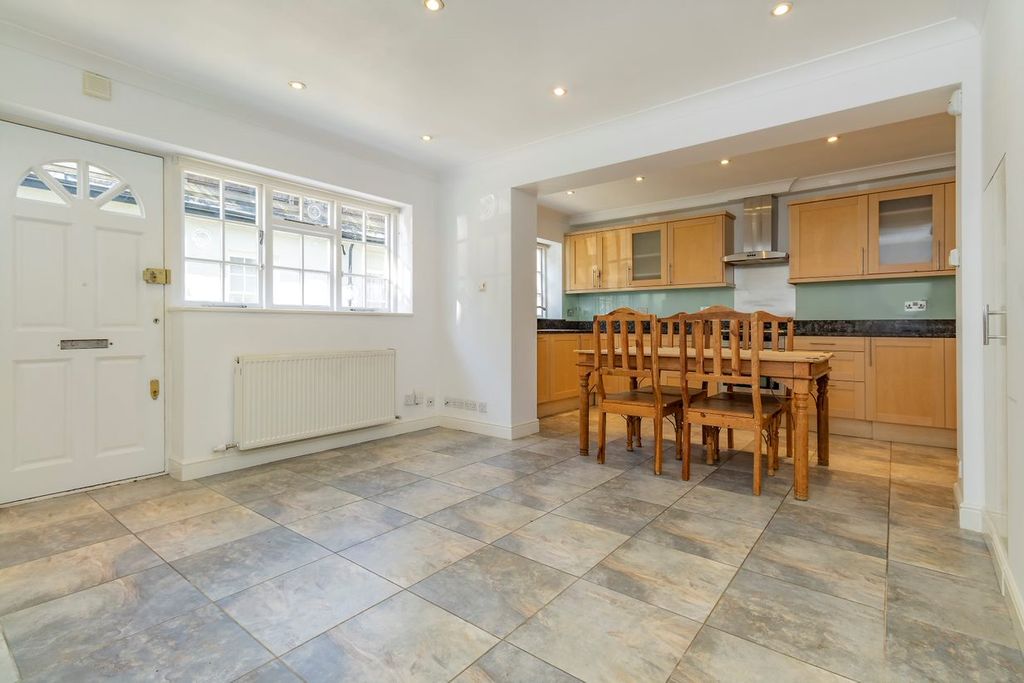 Property photo 2 of 14 Photo 4