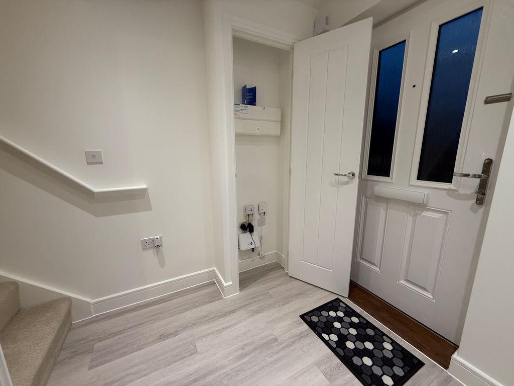 Property photo 3 of 27