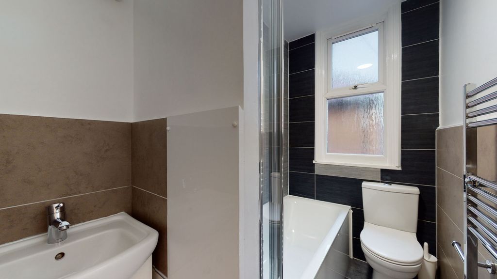 Property photo 2 of 12 Bathroom WC