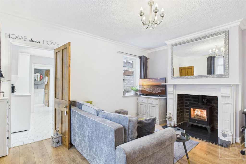 Property photo 2 of 13 Lounge