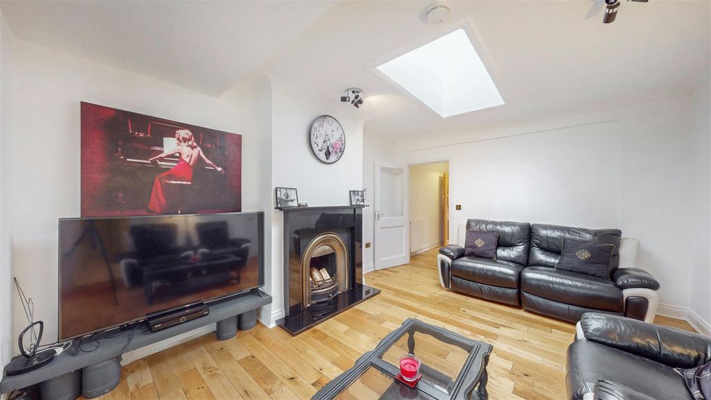 Property photo 2 of 15 Lounge..Jpg