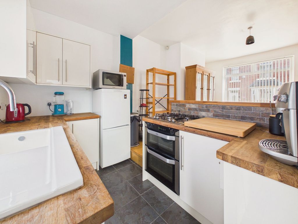 Property photo 3 of 9 Kitchen